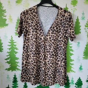 Leopard Print Zip V-Neck Top.